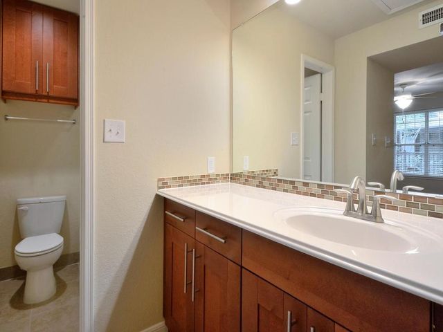 7685 Northcross DR 906, Austin, TX 78757