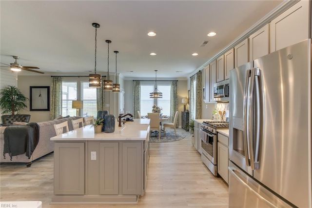 1885 Paw Paw PL, Chesapeake, VA 23321