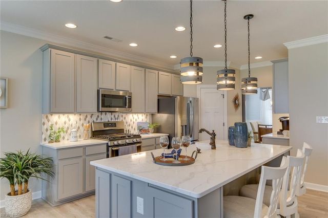 1885 Paw Paw PL, Chesapeake, VA 23321