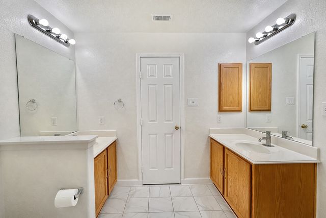 6515 Fairglen Drive, Arlington, TX 76002