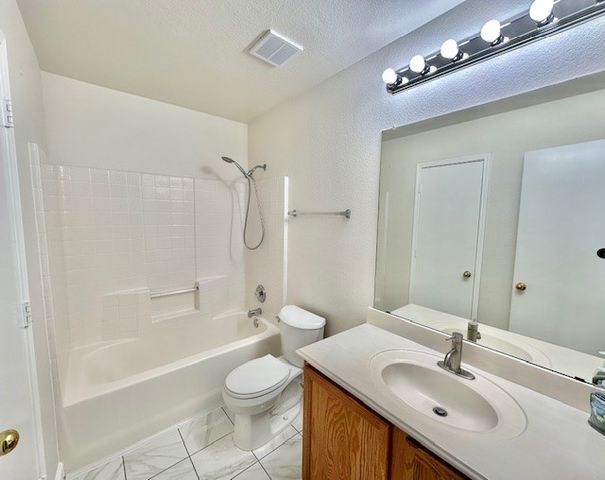 6515 Fairglen Drive, Arlington, TX 76002