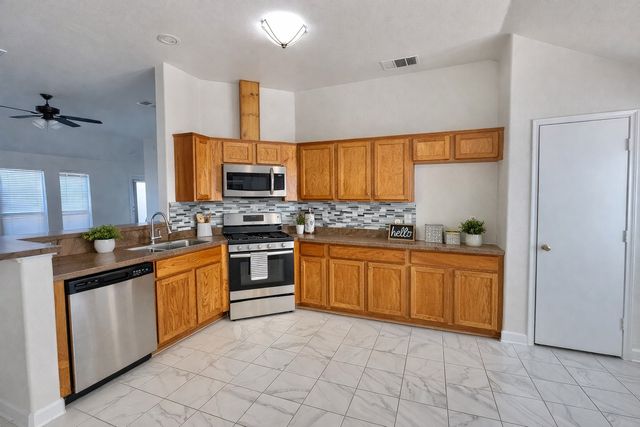 6515 Fairglen Drive, Arlington, TX 76002