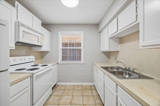 802 Stanford Street 2, Houston, TX 77019