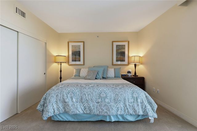 322 Karen Avenue 2001, Las Vegas, NV 89109