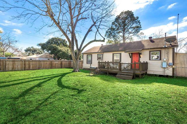 1206 Olive Street, Baytown, TX 77520