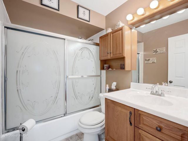 575 Adare Road, Bartlett, IL 60103