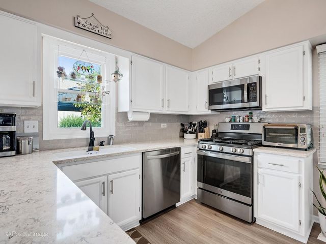 575 Adare Road, Bartlett, IL 60103