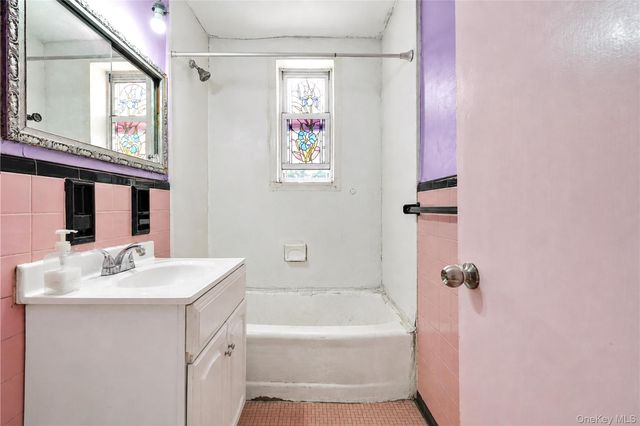 26-25 Union Street 1H, Flushing, NY 11354
