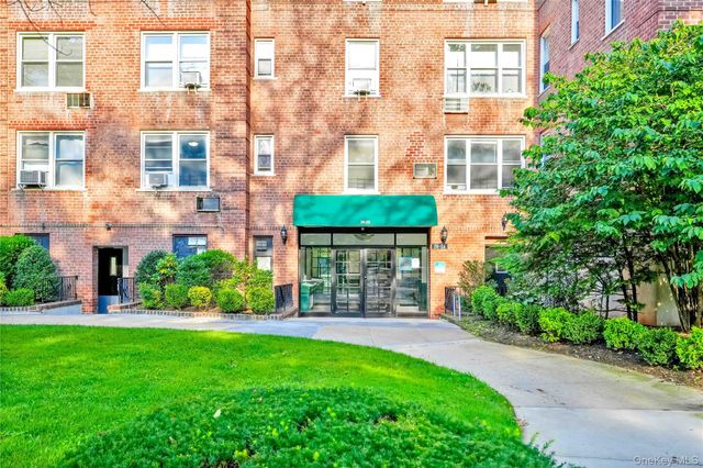26-25 Union Street 1H, Flushing, NY 11354