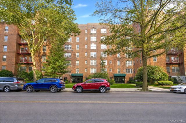 26-25 Union Street 1H, Flushing, NY 11354