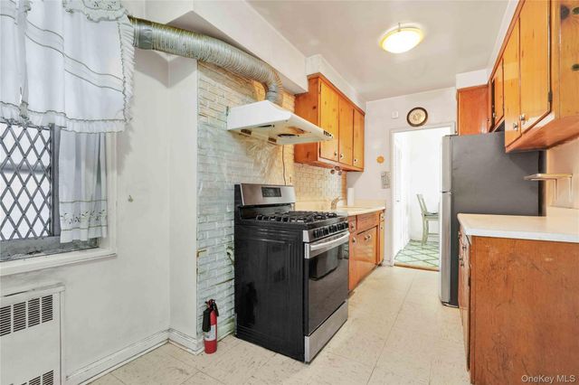 26-25 Union Street 1H, Flushing, NY 11354