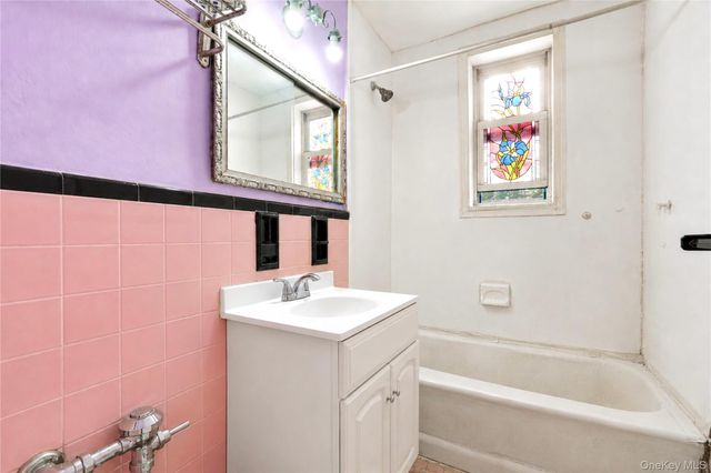 26-25 Union Street 1H, Flushing, NY 11354