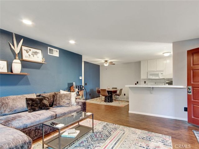 1062 B Cabrillo Park C, Santa Ana, CA 92701