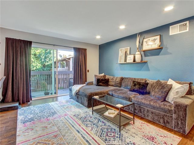 1062 B Cabrillo Park C, Santa Ana, CA 92701