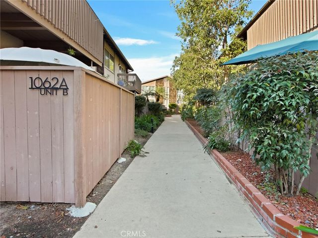 1062 B Cabrillo Park C, Santa Ana, CA 92701
