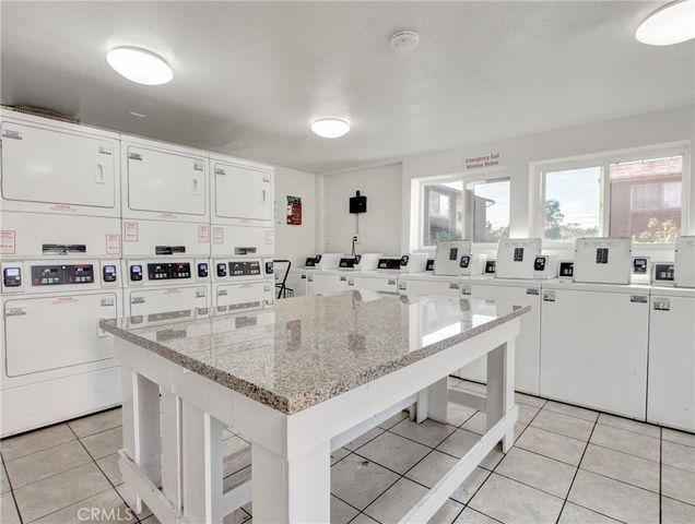 1062 B Cabrillo Park C, Santa Ana, CA 92701