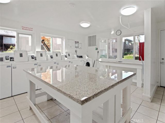 1062 B Cabrillo Park C, Santa Ana, CA 92701