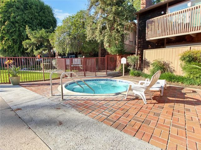 1062 B Cabrillo Park C, Santa Ana, CA 92701