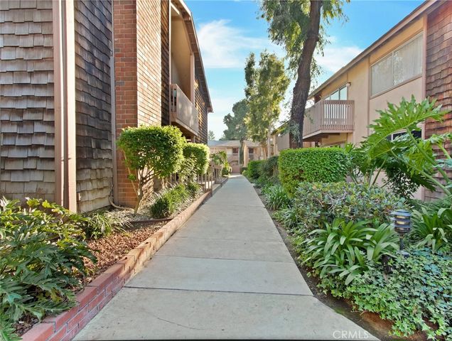 1062 B Cabrillo Park C, Santa Ana, CA 92701