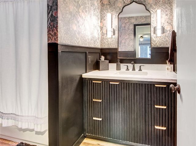 1062 B Cabrillo Park C, Santa Ana, CA 92701