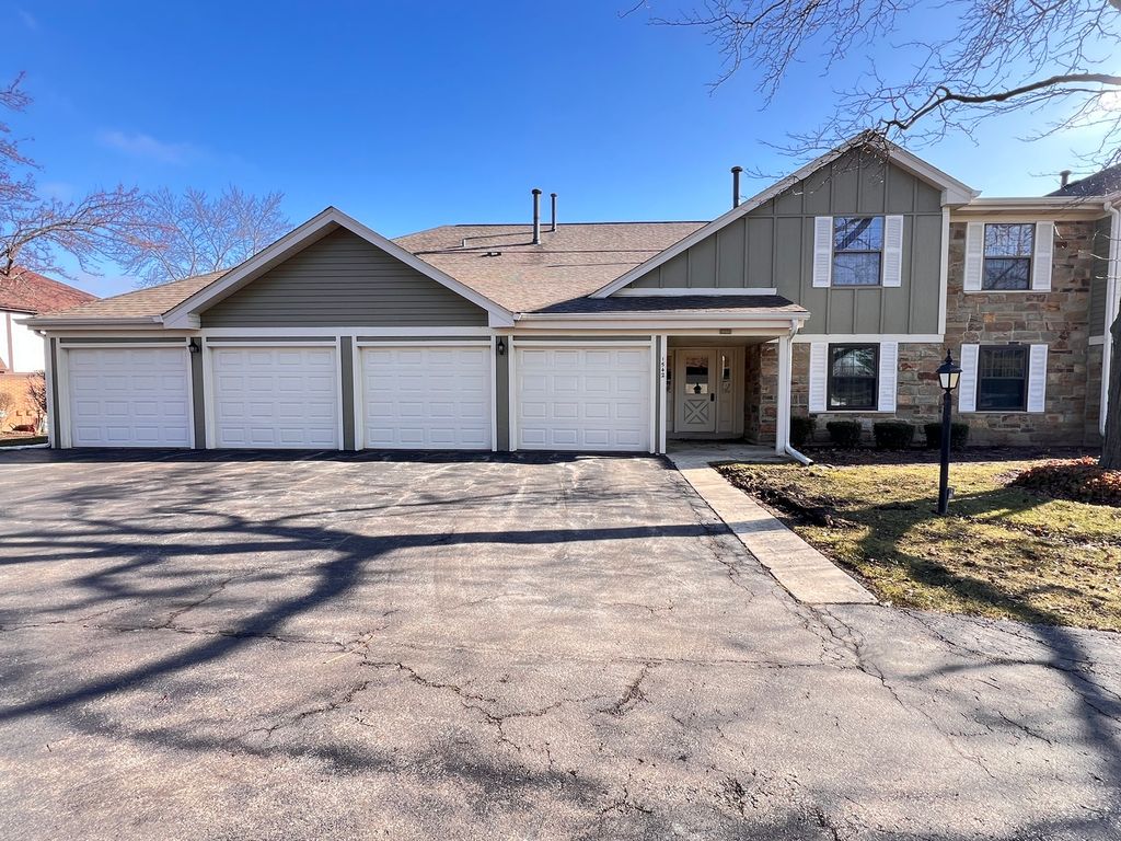 1542 Heather Court A2, Wheeling, IL 60090