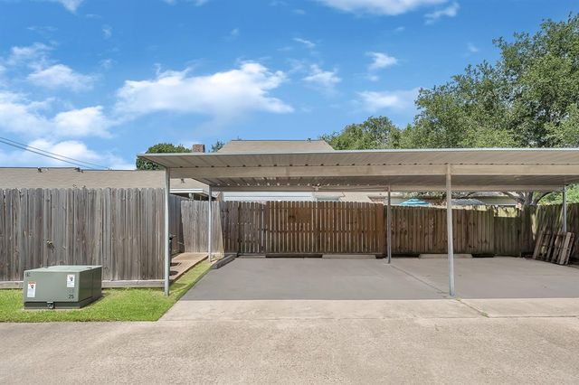 11812 Southlake Drive, Houston, TX 77077