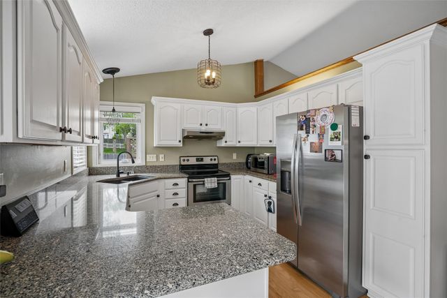 5630 Westridge Court, West Des Moines, IA 50266