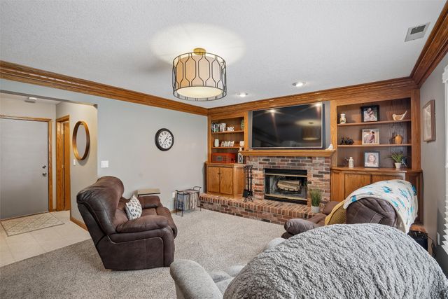 5630 Westridge Court, West Des Moines, IA 50266