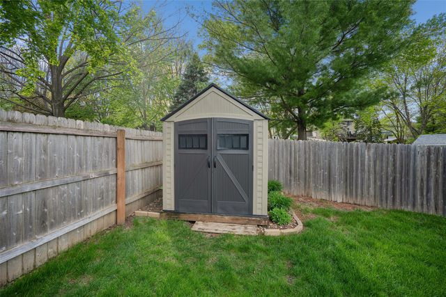 5630 Westridge Court, West Des Moines, IA 50266