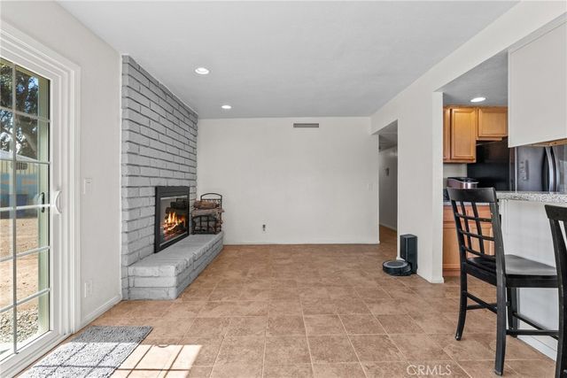 3521 E Avenue T4, Palmdale, CA 93550