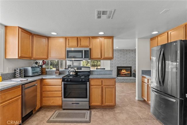 3521 E Avenue T4, Palmdale, CA 93550