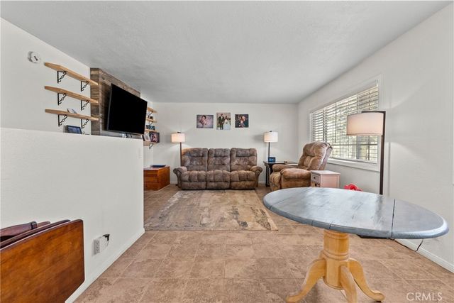 3521 E Avenue T4, Palmdale, CA 93550