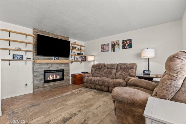 3521 E Avenue T4, Palmdale, CA 93550