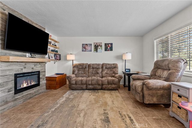 3521 E Avenue T4, Palmdale, CA 93550