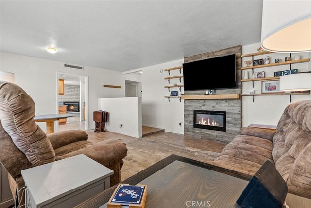 3521 E Avenue T4, Palmdale, CA 93550