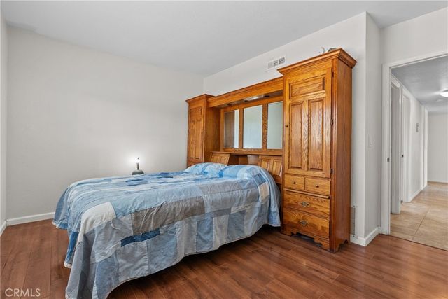 3521 E Avenue T4, Palmdale, CA 93550