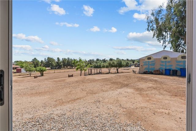 3521 E Avenue T4, Palmdale, CA 93550