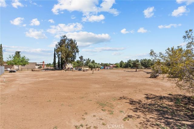 3521 E Avenue T4, Palmdale, CA 93550