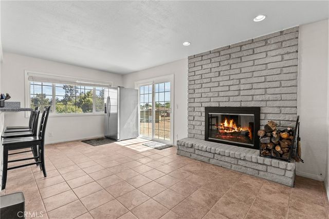 3521 E Avenue T4, Palmdale, CA 93550