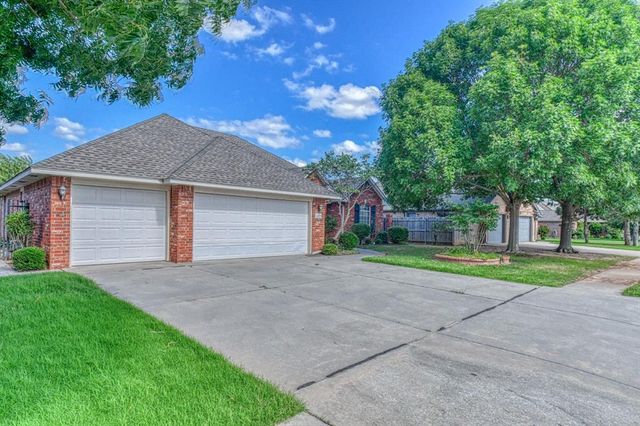 2821 Stonebridge Court, Norman, OK 73071