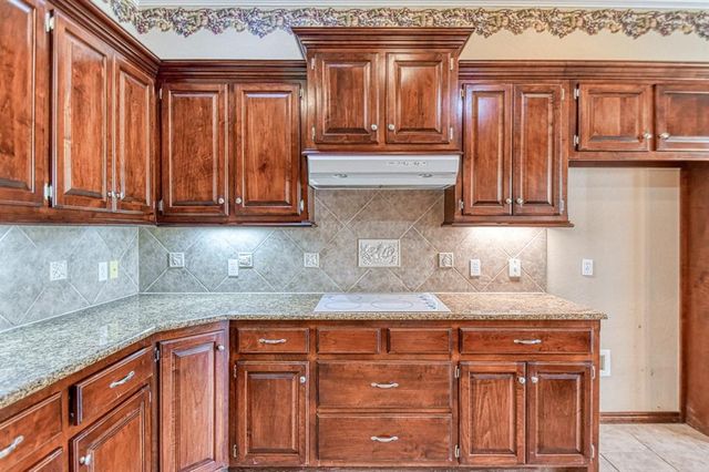 2821 Stonebridge Court, Norman, OK 73071
