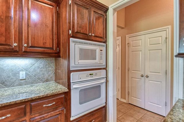 2821 Stonebridge Court, Norman, OK 73071