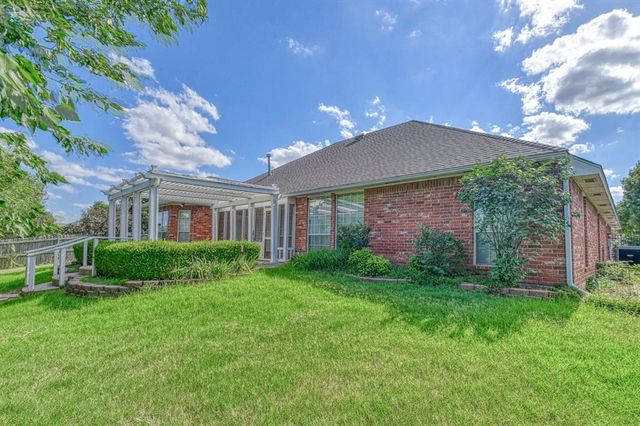 2821 Stonebridge Court, Norman, OK 73071
