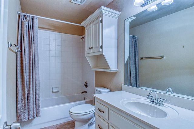 2821 Stonebridge Court, Norman, OK 73071