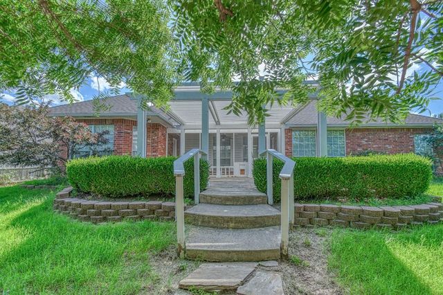2821 Stonebridge Court, Norman, OK 73071