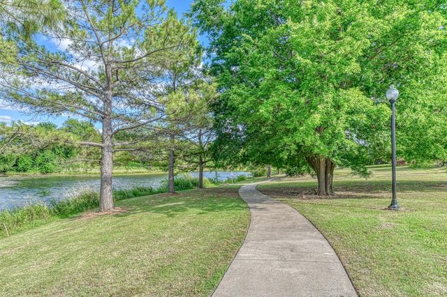2821 Stonebridge Court, Norman, OK 73071