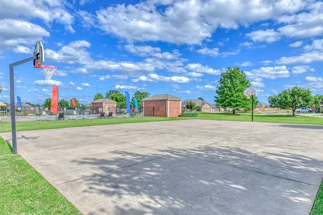 2821 Stonebridge Court, Norman, OK 73071