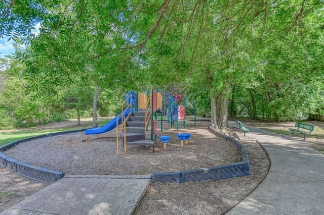 2821 Stonebridge Court, Norman, OK 73071