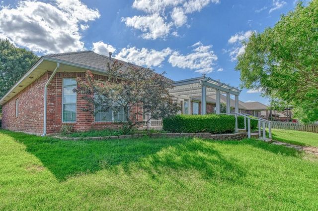 2821 Stonebridge Court, Norman, OK 73071