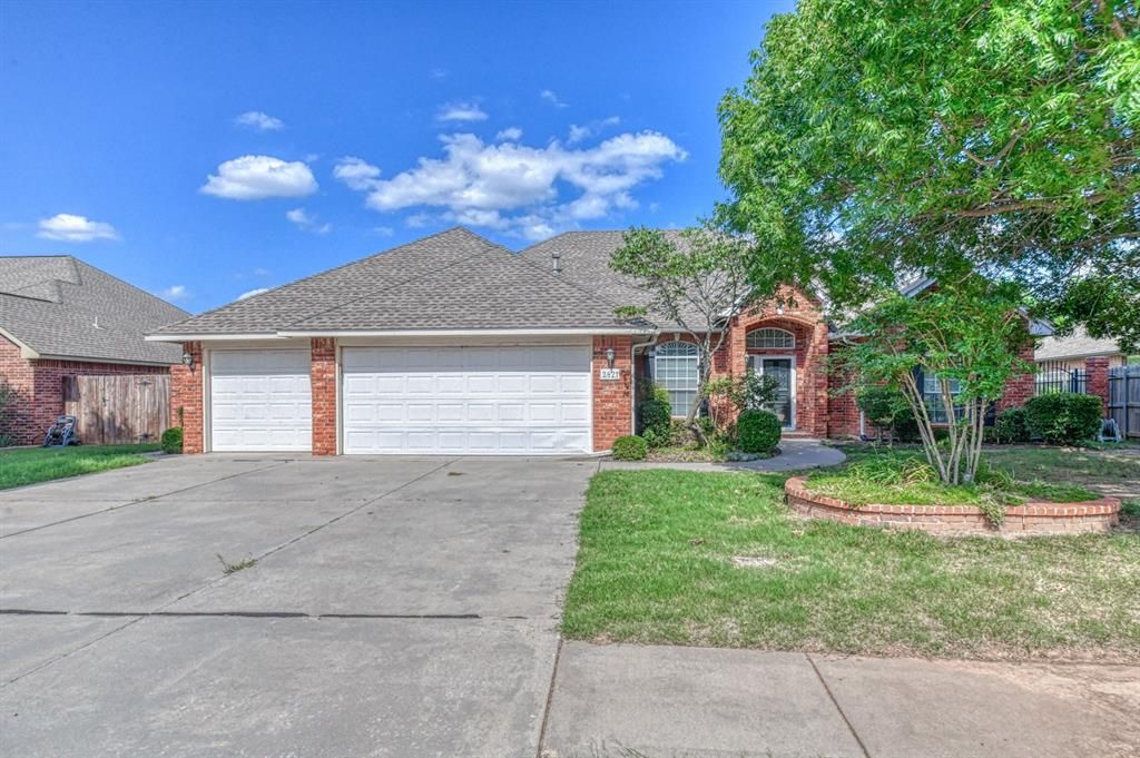 2821 Stonebridge Court, Norman, OK 73071
